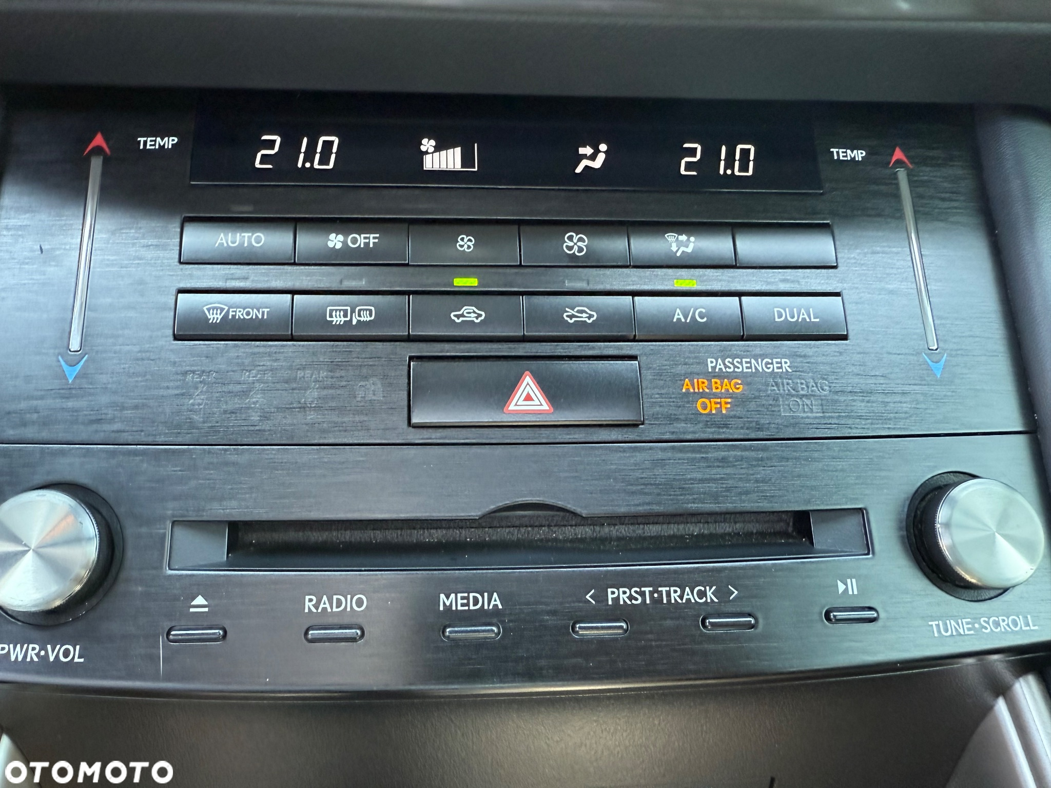 Lexus IS 200t / 300 F Sport - 17