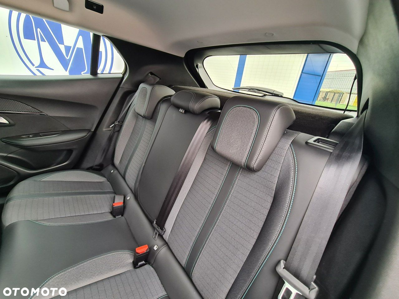 Peugeot 2008 1.2 PureTech Allure S&S - 28