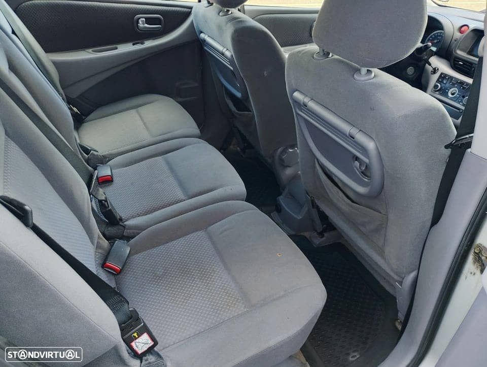 Nissan Almera Tino - 2