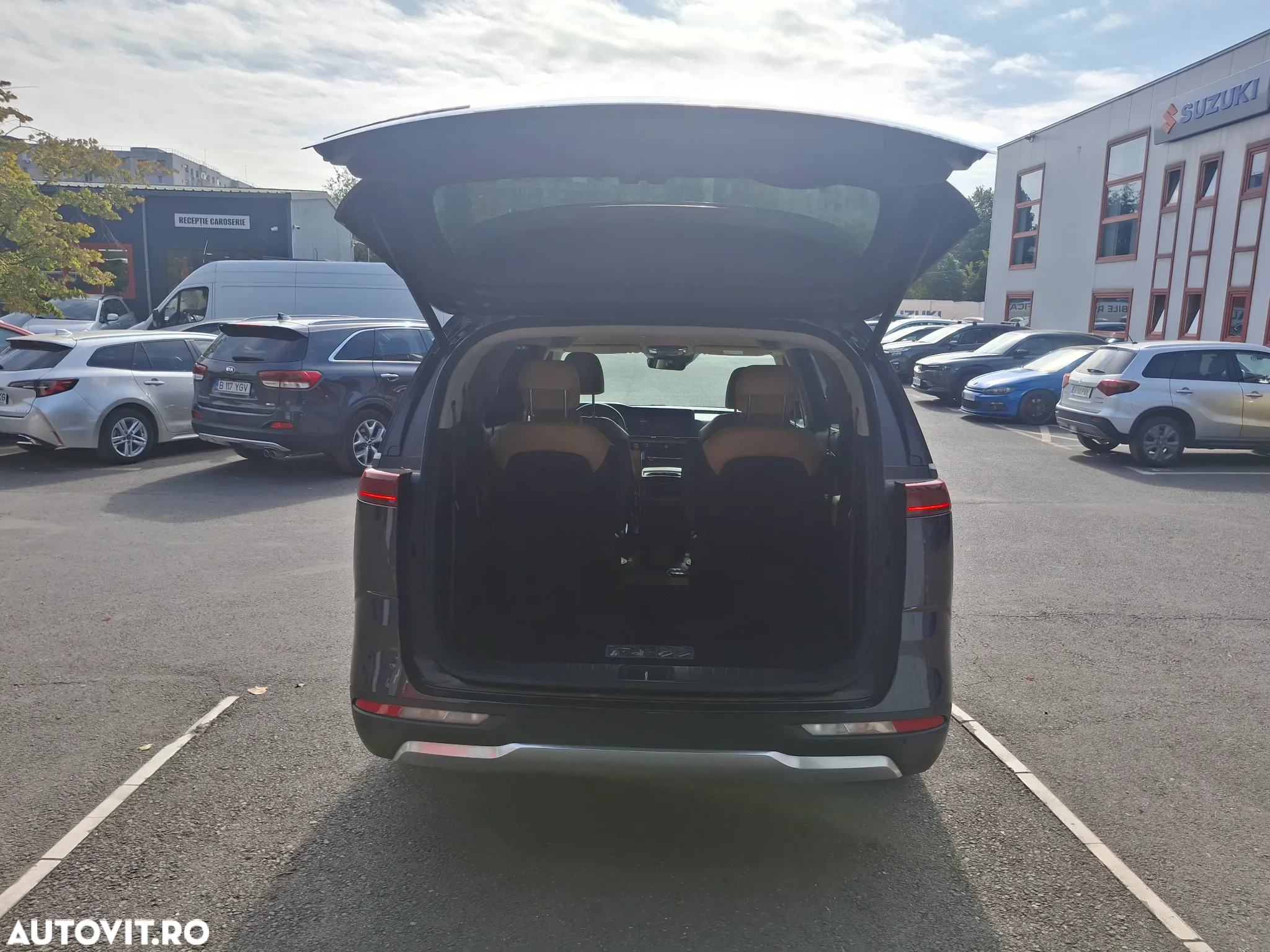 Kia Carnival - 6
