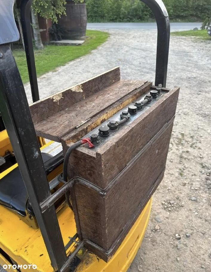 Caterpillar F35 - 7