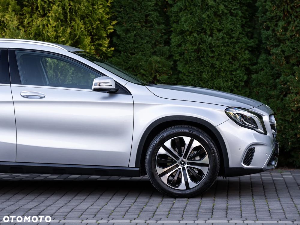Mercedes-Benz GLA - 12