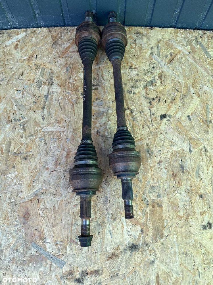 PÓŁOŚ PRAWY LEWY TYŁ 220D 2.2 D Lexus IS II (2005-2012) - 1