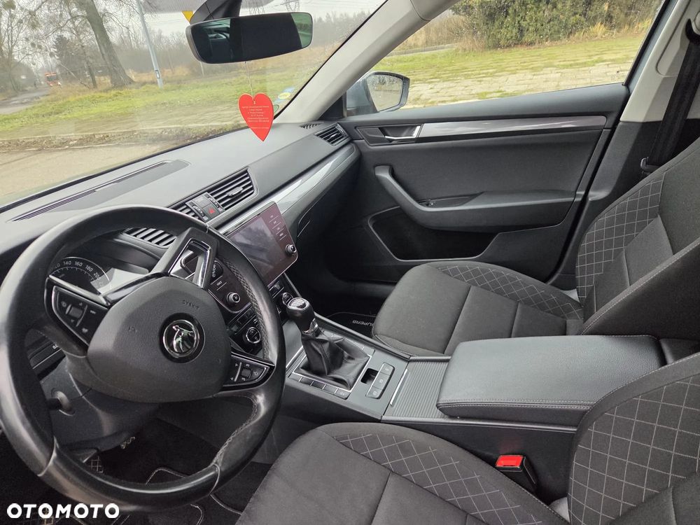 Skoda Superb 2.0 TDI Active - 28