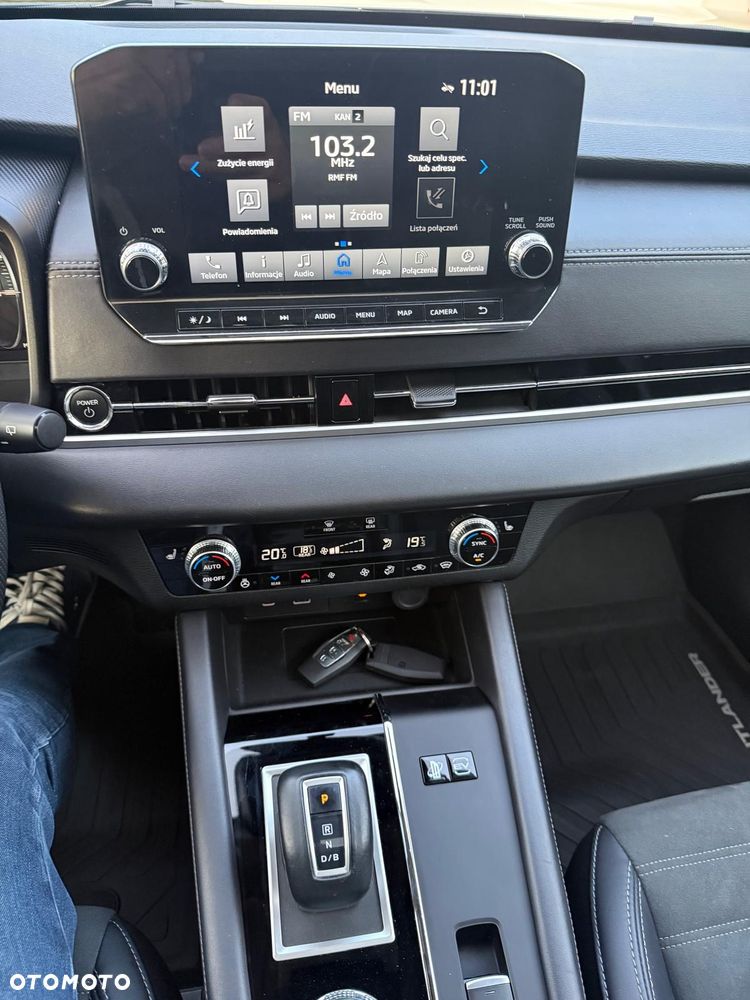 Mitsubishi Outlander - 16