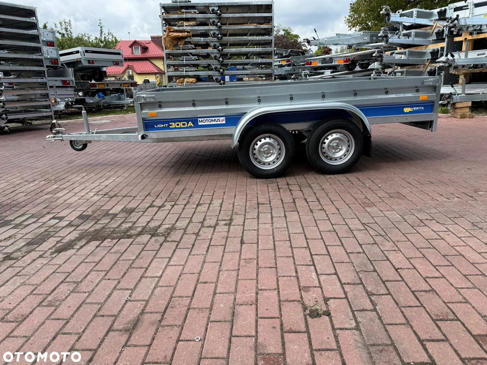 Inny Przyczepa VESTA LIGHT TANDEM 30DA 300x150x37 cm 2 osie DMC 750 kg WYSOKIE BURTY spawana rama Wrocław MOTOMUS - 2