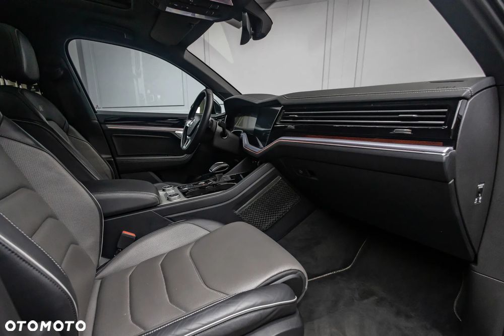 Volkswagen Touareg 3.0 V6 TDI SCR 4Mot R-Line - 32