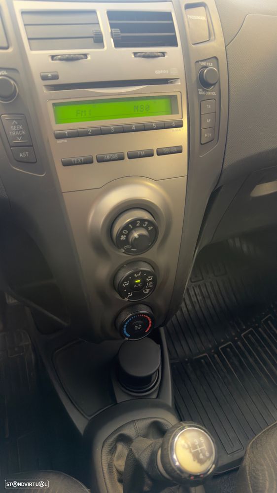 Toyota Yaris 1.4 D-4D Comfort+AC+VSC - 8