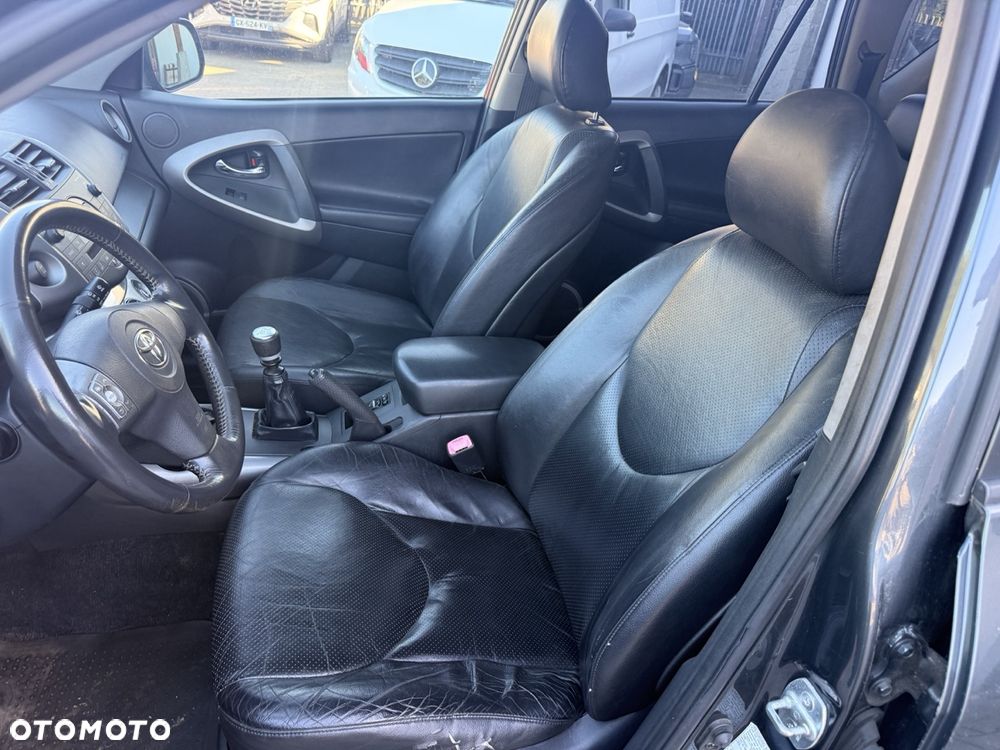 Toyota RAV4 - 6