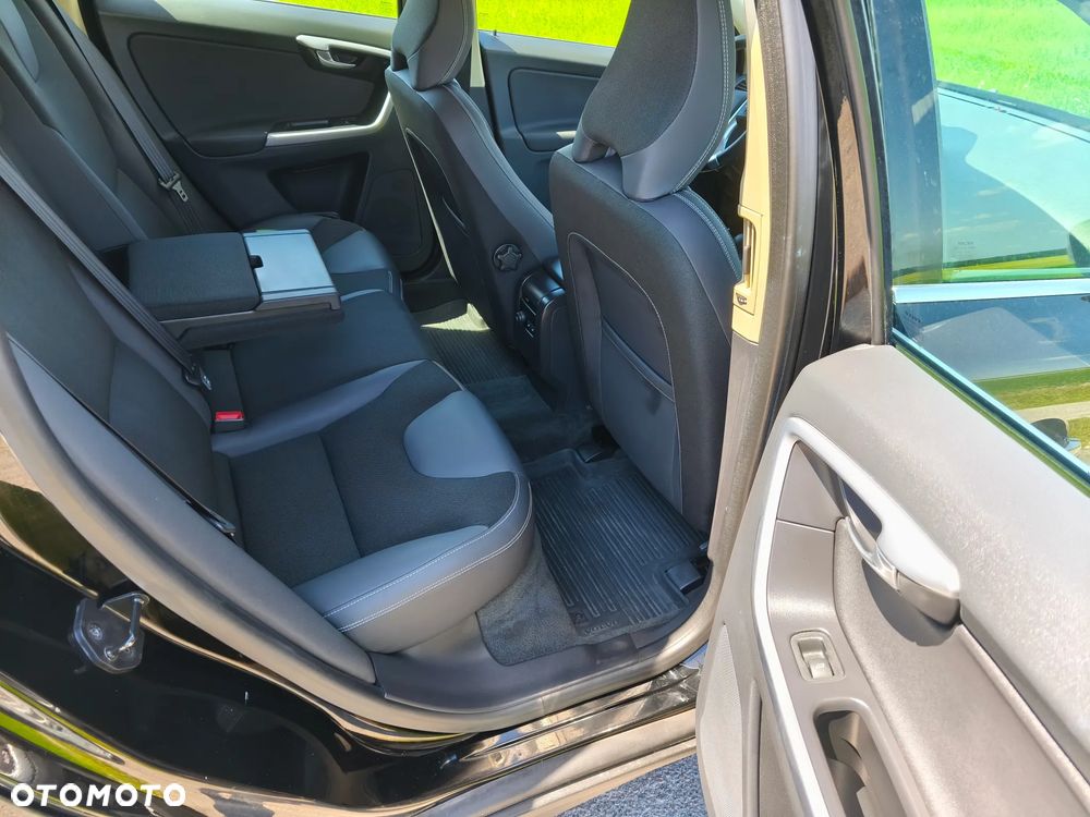 Volvo XC 60 DRIVe Momentum - 9