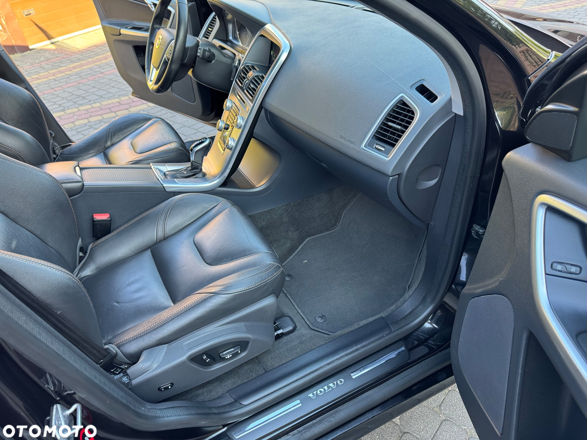 Volvo XC 60 D4 AWD Momentum - 14