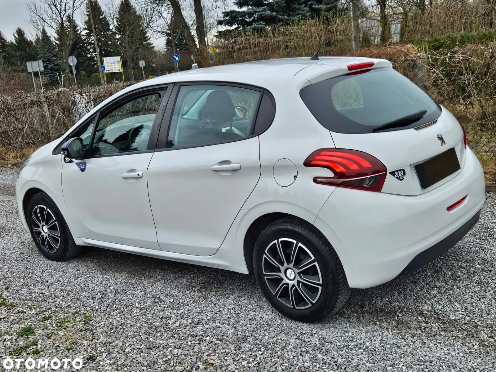 Peugeot 208 - 12