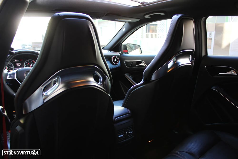 Mercedes-Benz A 45 AMG 4Matic Speedshift 7G-DCT - 52