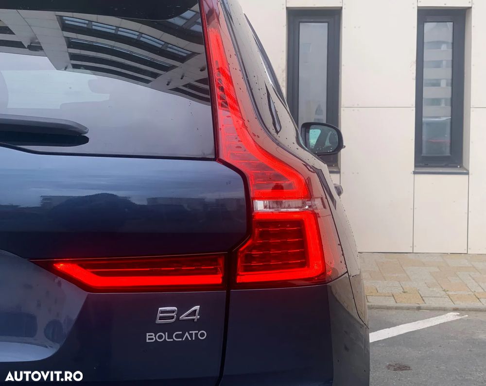 VOLVO XC60 2023 — imagine 12