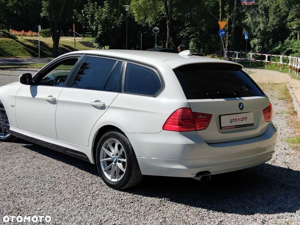 BMW Seria 3 320d - 25