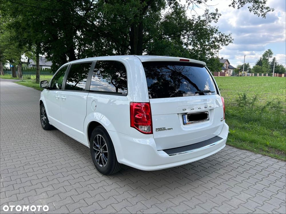 Dodge Grand Caravan - 4