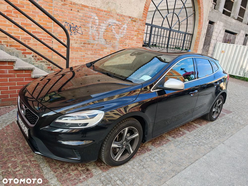 Volvo V40 D3 Drive-E R-Design Momentum - 1