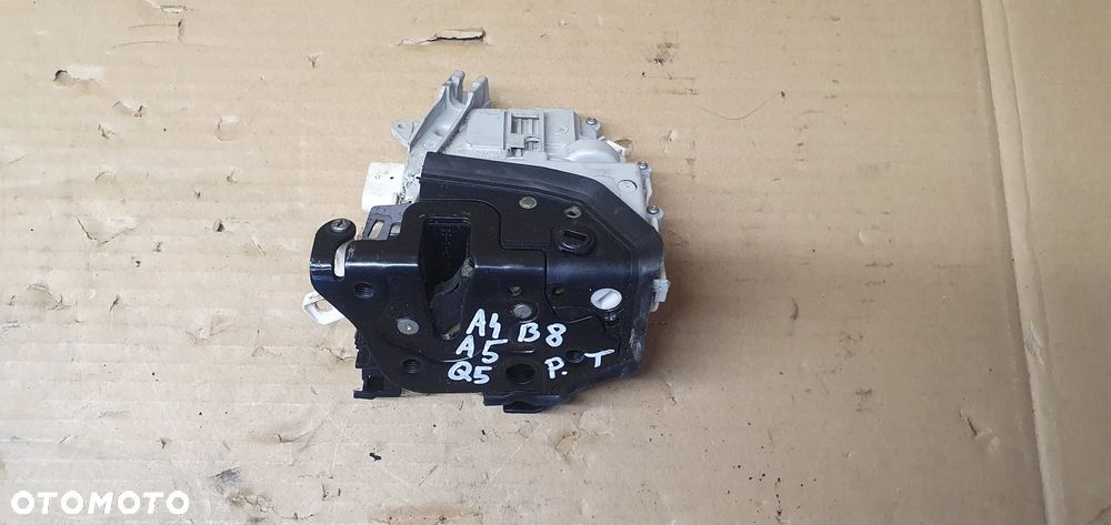 Zamek prawy tył tylny prawy Audi A4 B8 8K0839016C - 2