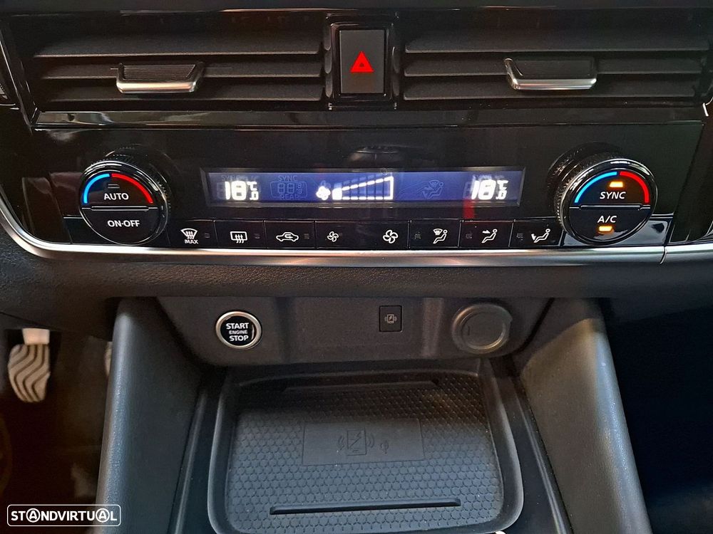 Nissan Qashqai 1.3 DIG-T N-Connecta LED+SKY Xtronic - 24