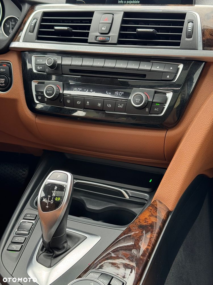BMW Seria 3 320d Touring xDrive Luxury Line - 20