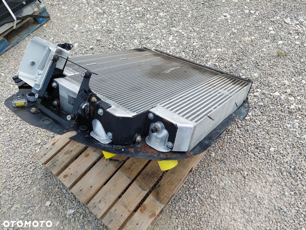 Chłodnica cieczy oleju wody zespół chłodnic intercooler Manitou MLT 634, 735, 741 - 23