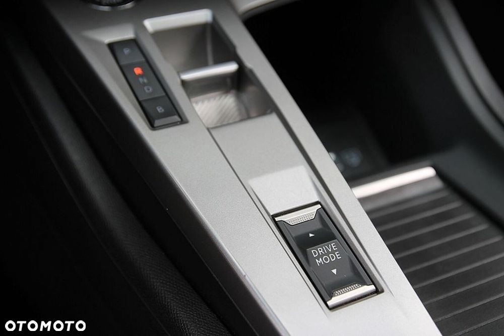 Peugeot 408 - 26