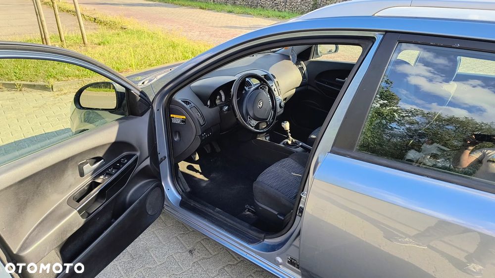 Kia Ceed - 4