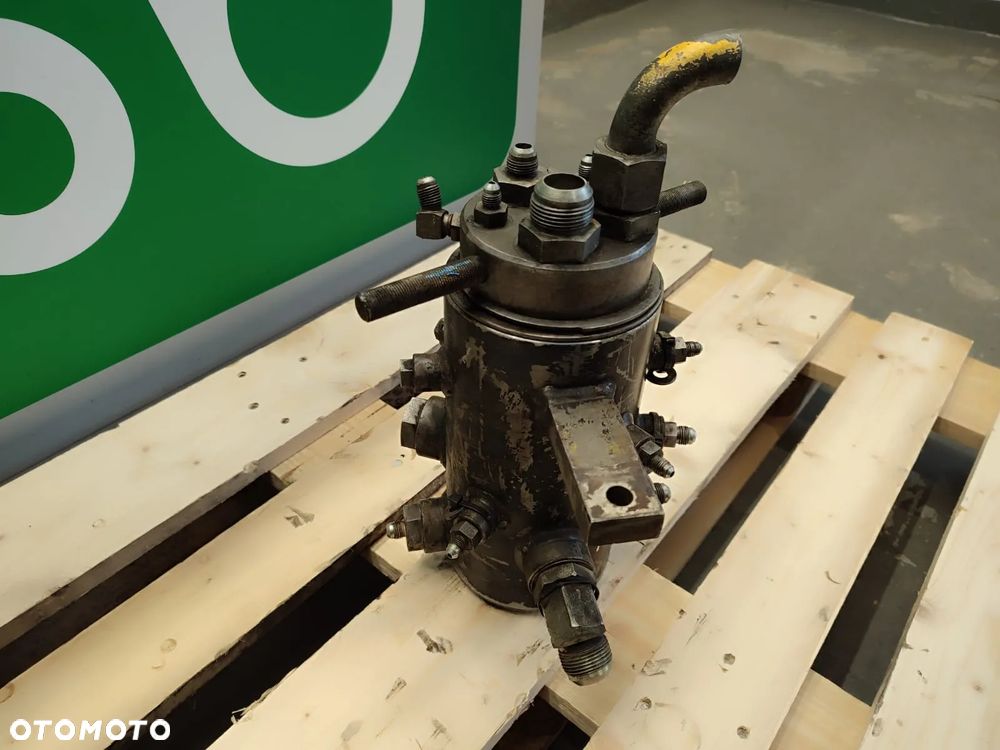 Kolumna obrotu 06345 JLG 660 - 7