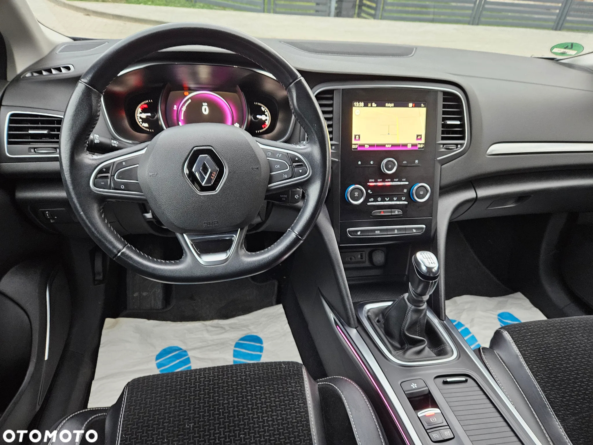 Renault Megane Grandtour ENERGY TCe 130 INTENS - 29