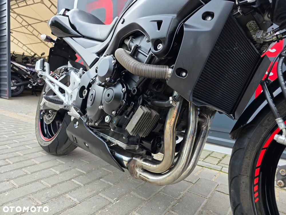 Suzuki GSR - 26
