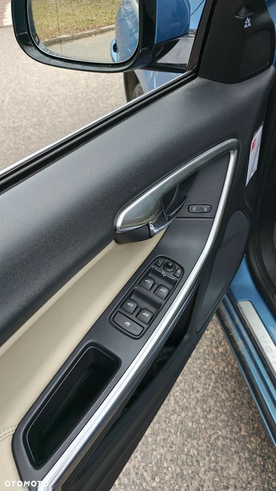 Volvo V60 D6 AWD Plug-in Hybrid Summum - 30