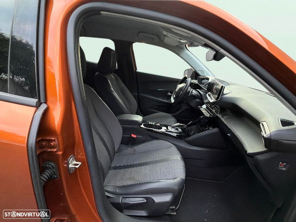 Peugeot 2008 1.2 PureTech Allure EAT8 - 6