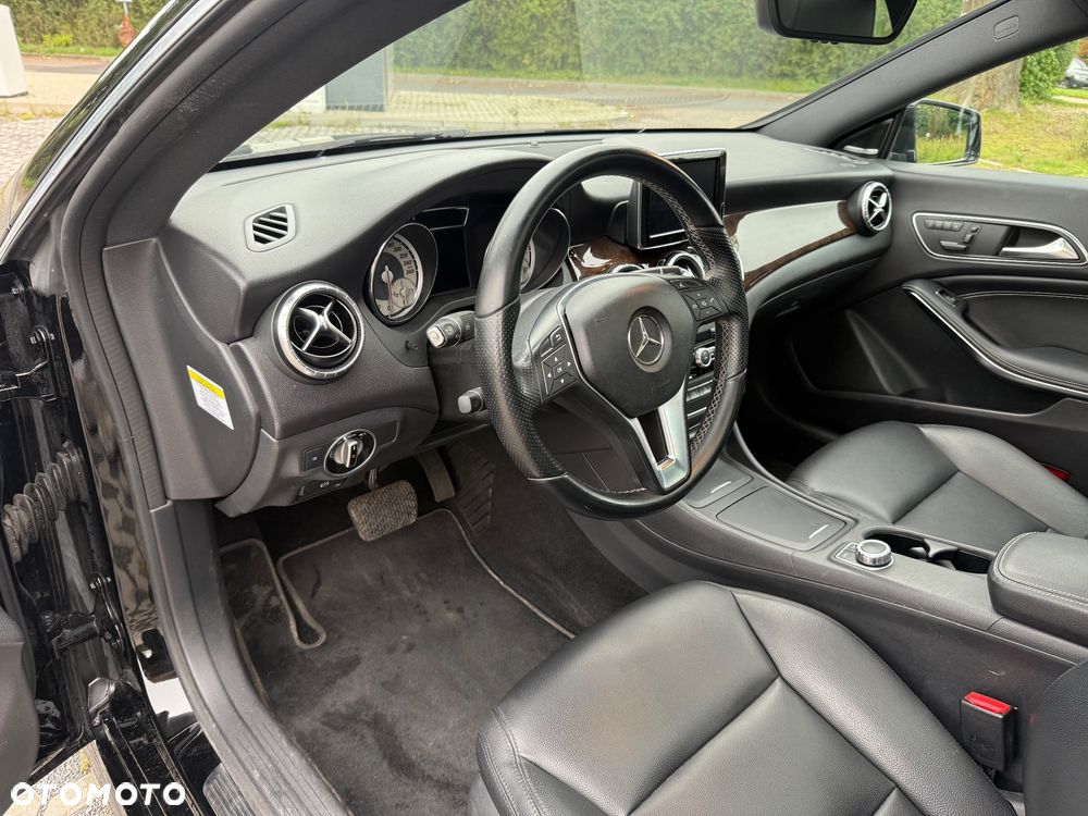 Mercedes-Benz CLA 250 7G-DCT AMG Line - 20