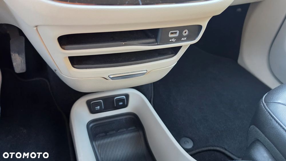 Chrysler Pacifica - 25