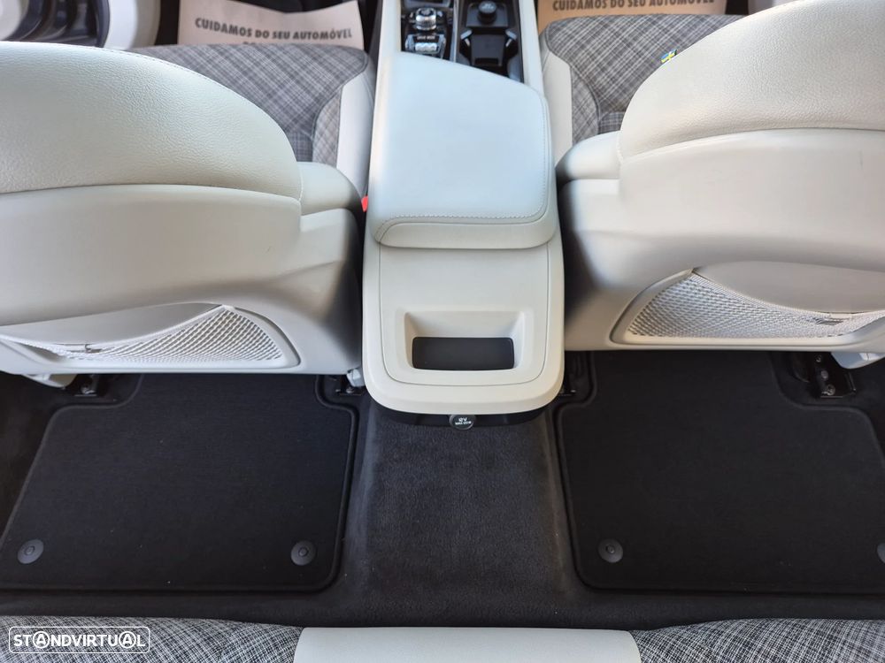 Volvo V60 2.0 D3 Momentum Plus - 48