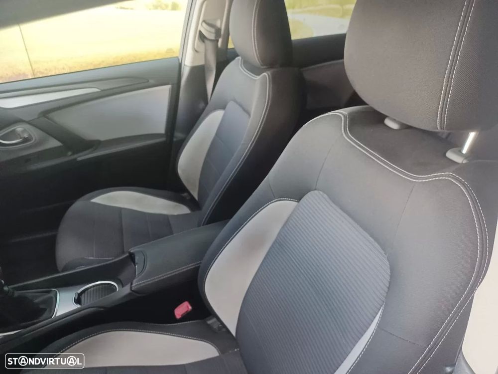 Toyota Avensis Touring Sports 1.6 D-4D Edition-S - 21