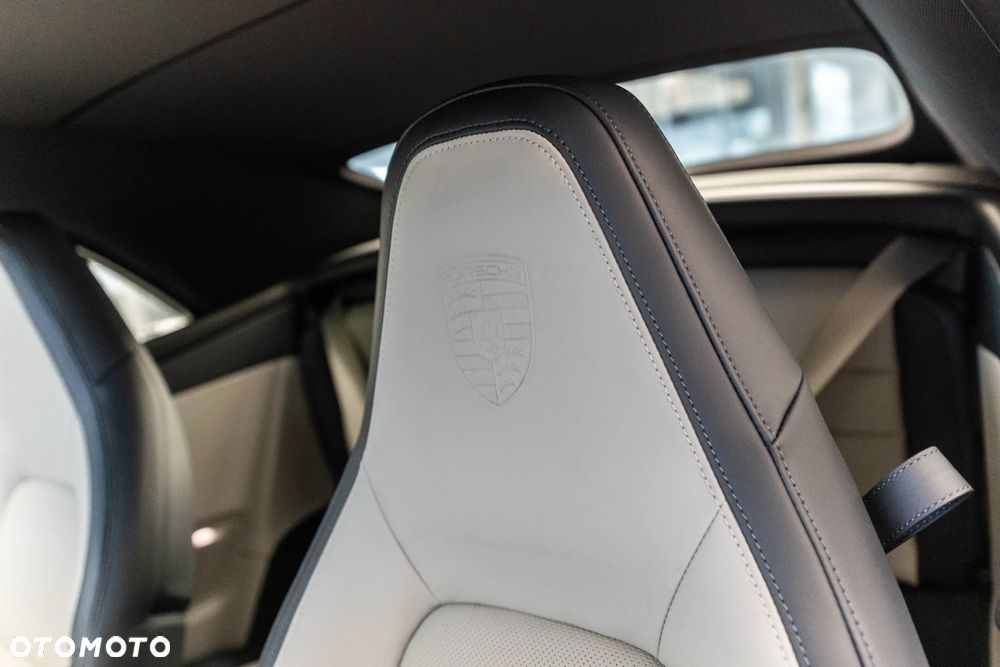 Porsche 911 Carrera 4S - 30