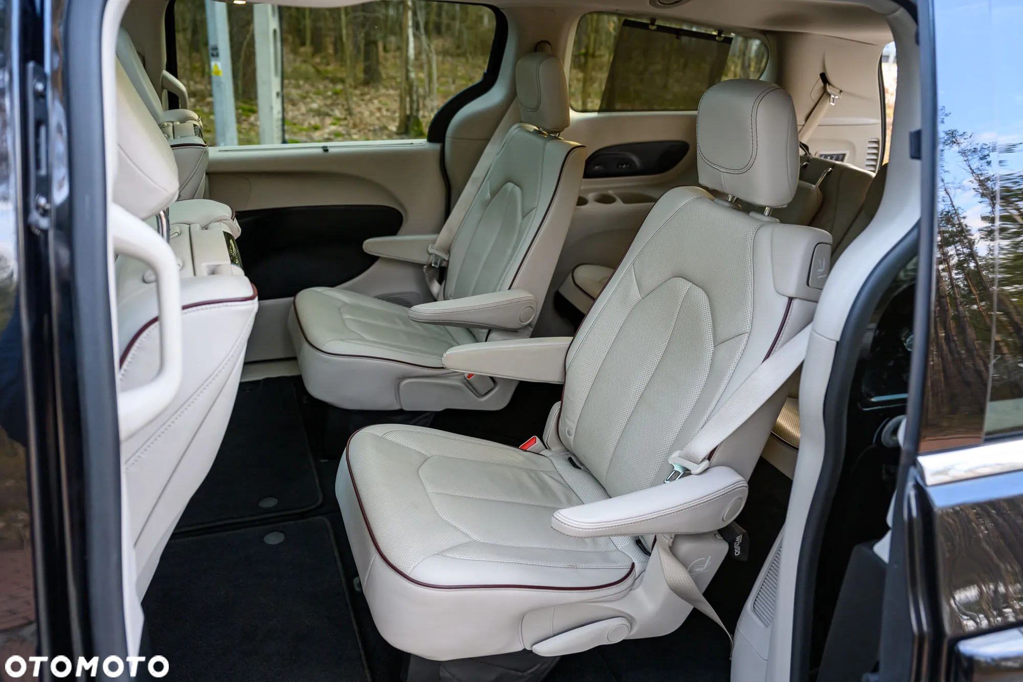 Chrysler Pacifica - 16