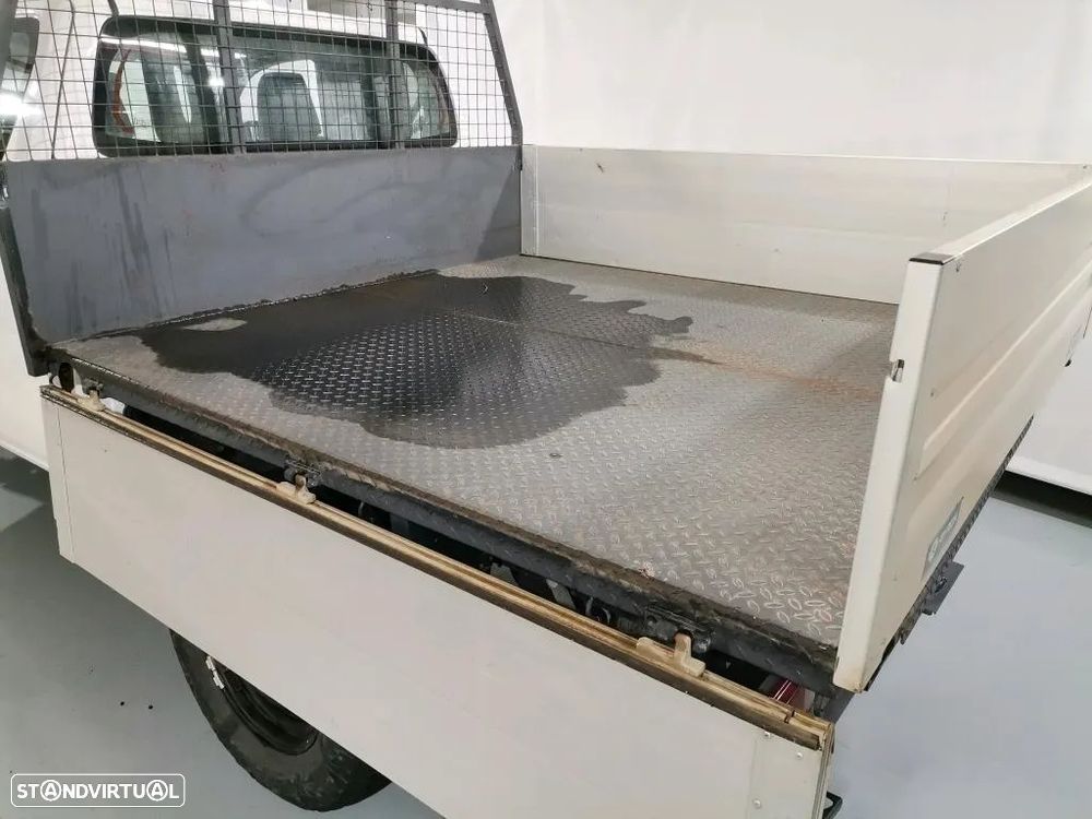 Toyota HILUX 2.4 D-4D 4WD CE CH 3L - 10