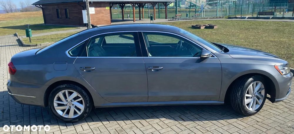 Volkswagen Passat - 4