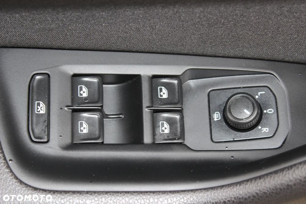 Volkswagen Passat Variant 2.0 TDI SCR DSG Business - 19