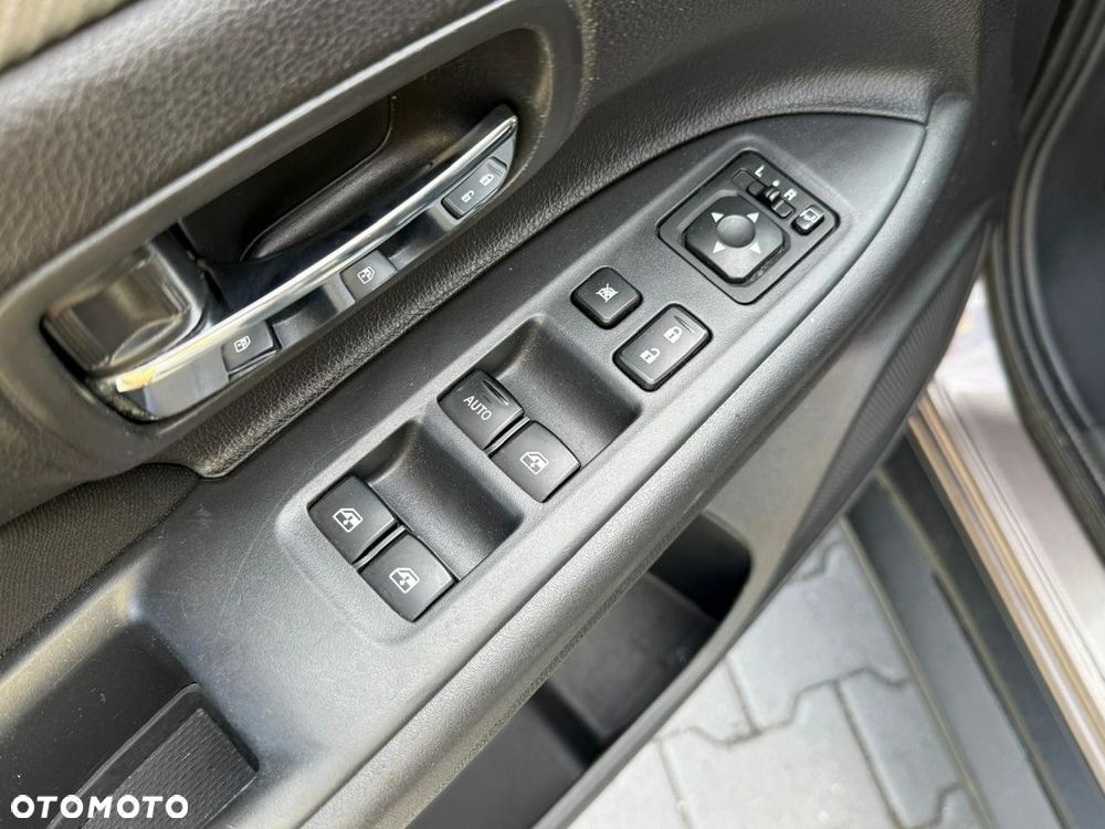 Mitsubishi Outlander 2.0 Intense Comfort 4WD CVT - 14