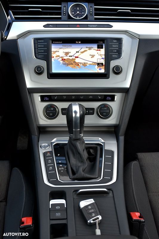 Volkswagen Passat 2.0 TDI DSG Highline - 18