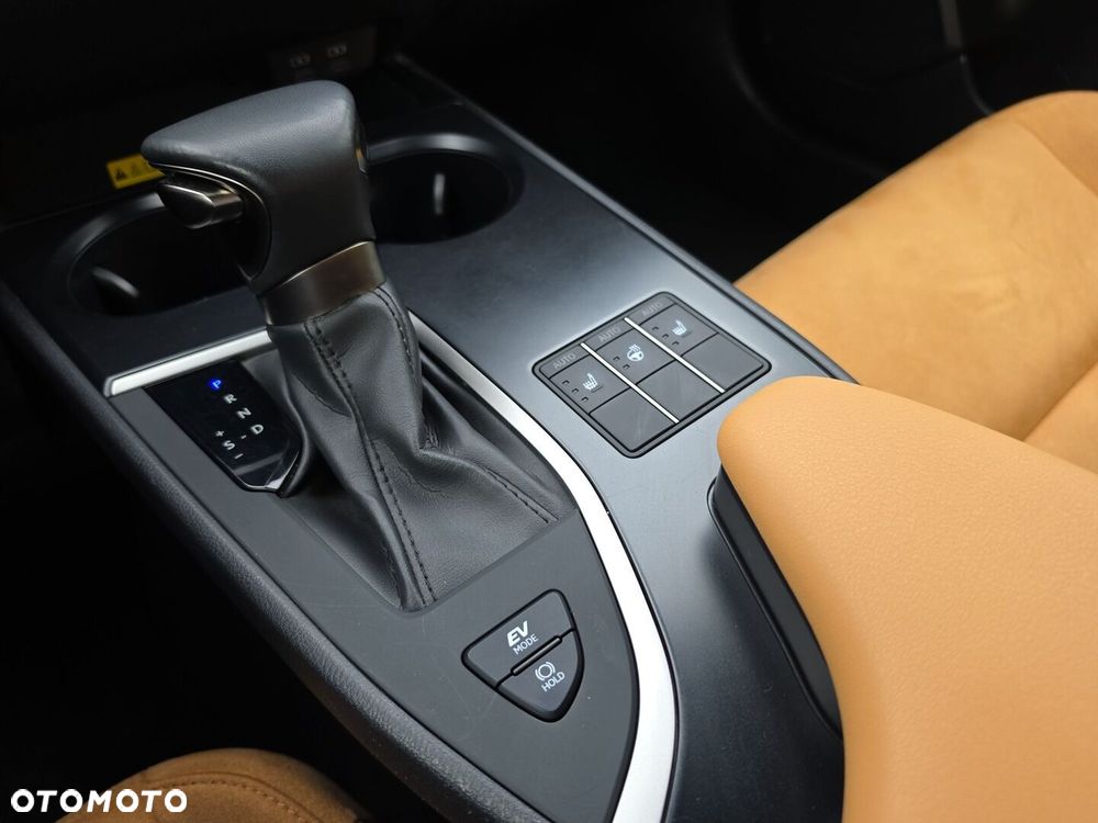 Lexus UX 250h GPF Business 2WD - 19