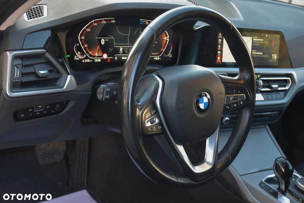 BMW Seria 3 320d Sport Line Shadow sport - 23