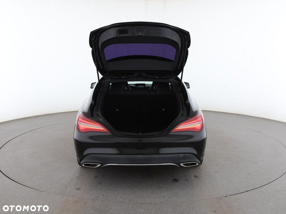 Mercedes-Benz CLA 180 7G-DCT Urban - 20