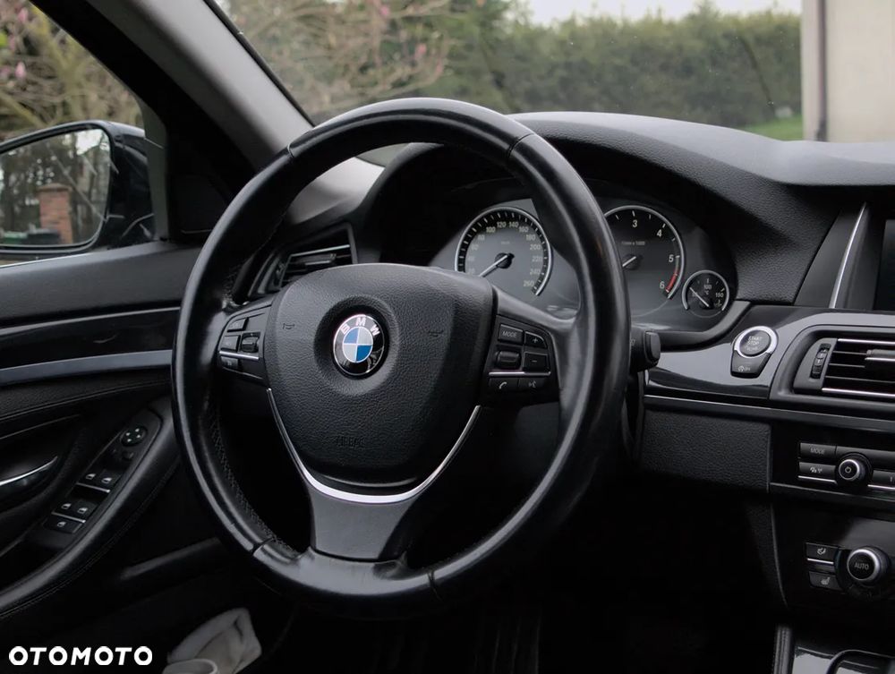 BMW Seria 5 520d Luxury Line - 14