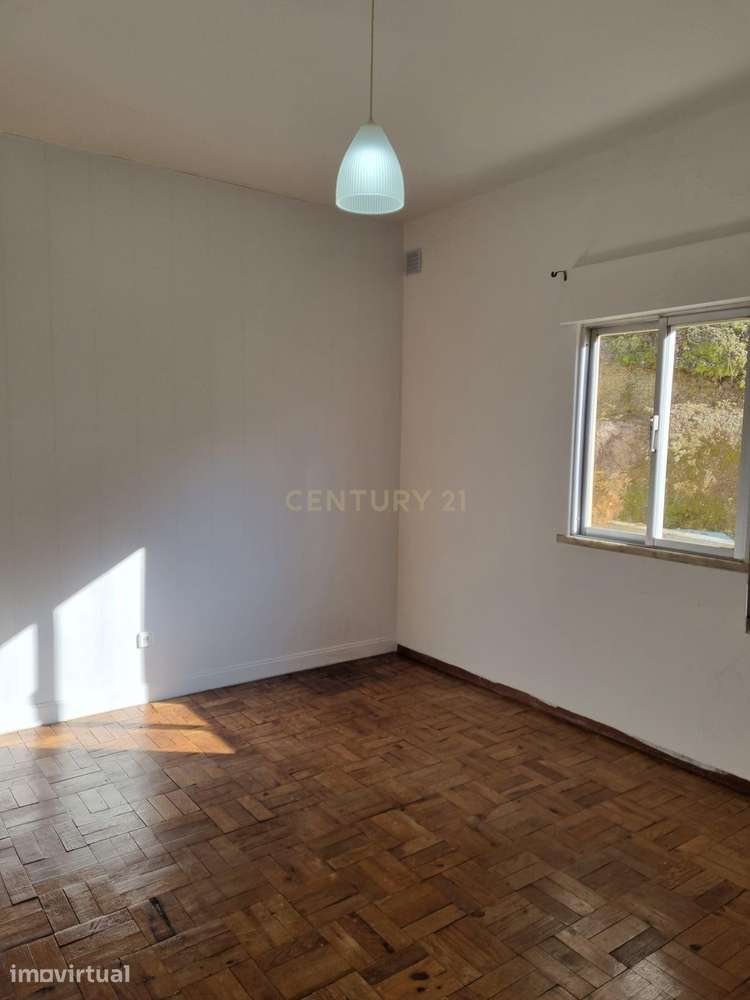 Moradia T2 Renovada com Quintal | Vimieiro, Santa Comba Dão - Grande imagem: 3/8