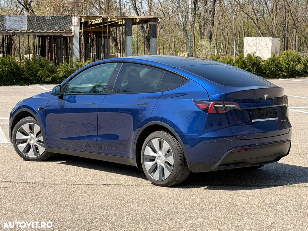 Tesla Model Y - 6