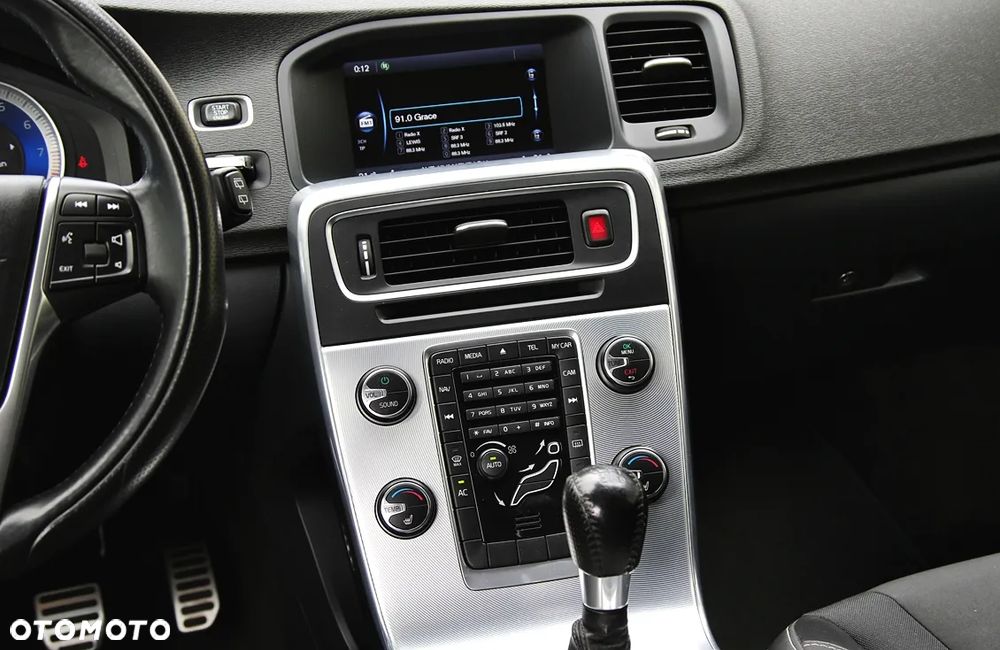Volvo V60 2.0T R-Design - 31